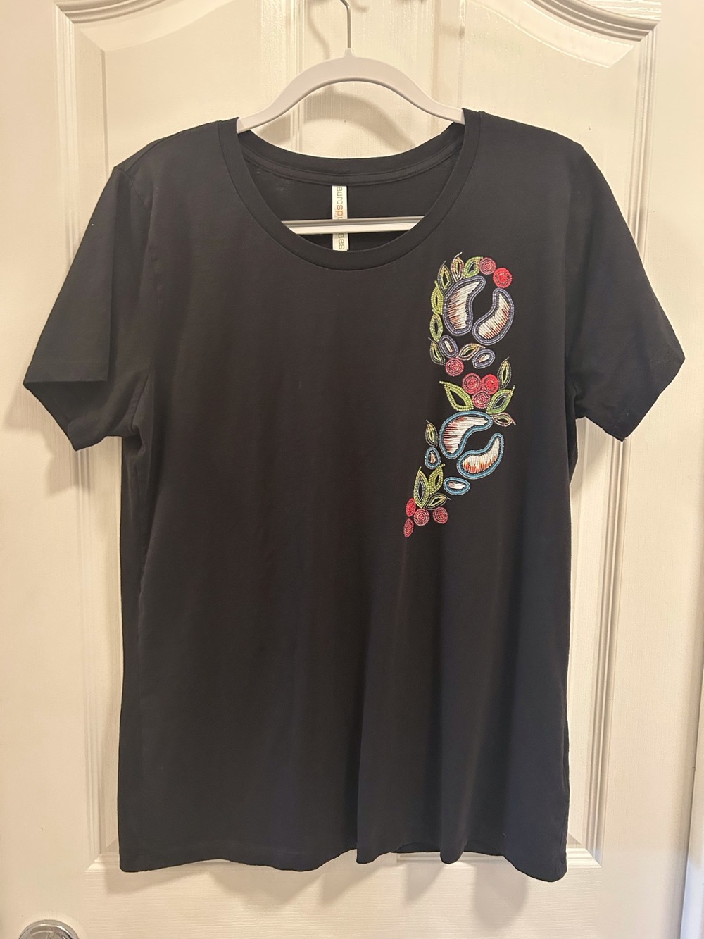 Black T Shirt with Native American Beadwork pattern Dickson Designs Size 2X